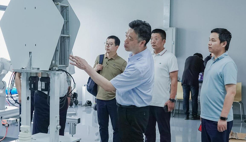 江蘇省家禽科學(xué)研究所童海兵所長(zhǎng)一行蒞臨正大機(jī)電企業(yè)考察交流